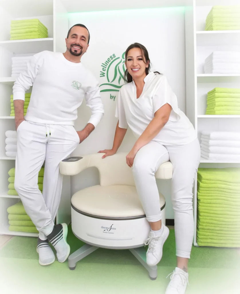 Frau auf dem EMP Chair, daneben Andreas Weinzierl